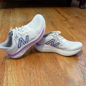 Women’s New Balance Vongov5 Size 6.5 White